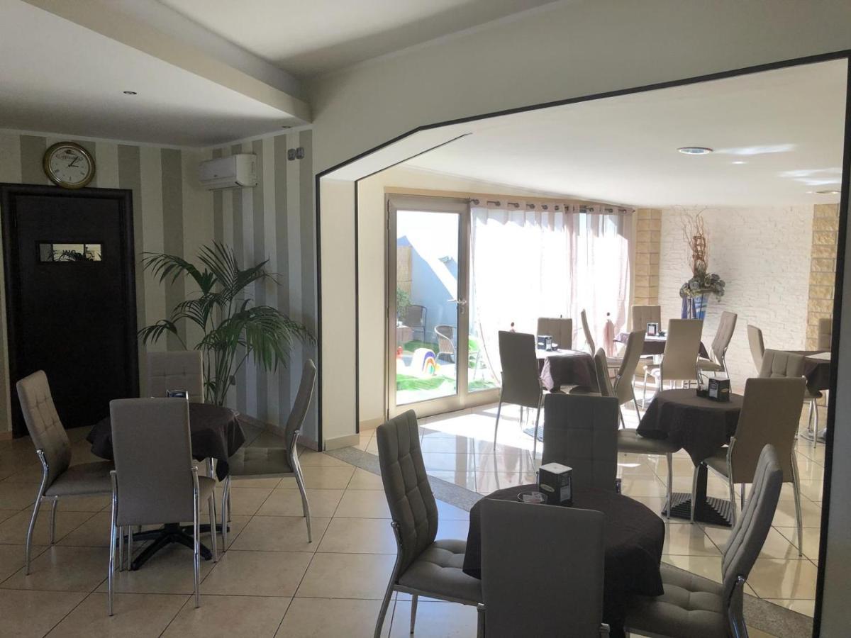 B&B Ramses Uta Bagian luar foto