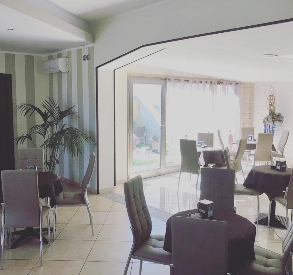 B&B Ramses Uta Bagian luar foto